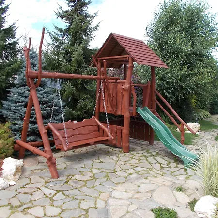 Sruby Suchy - Velky Srub Pro 9 Osob Velenov